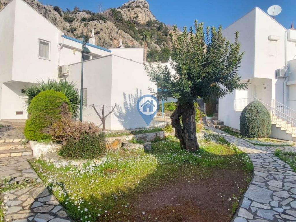 AMOS PROFESÖRLER SITESI BEYAZ EVLERDE DENIZ MANZARALI SATILIK EV