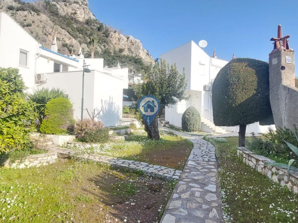 AMOS PROFESÖRLER SITESI BEYAZ EVLERDE DENIZ MANZARALI SATILIK EV