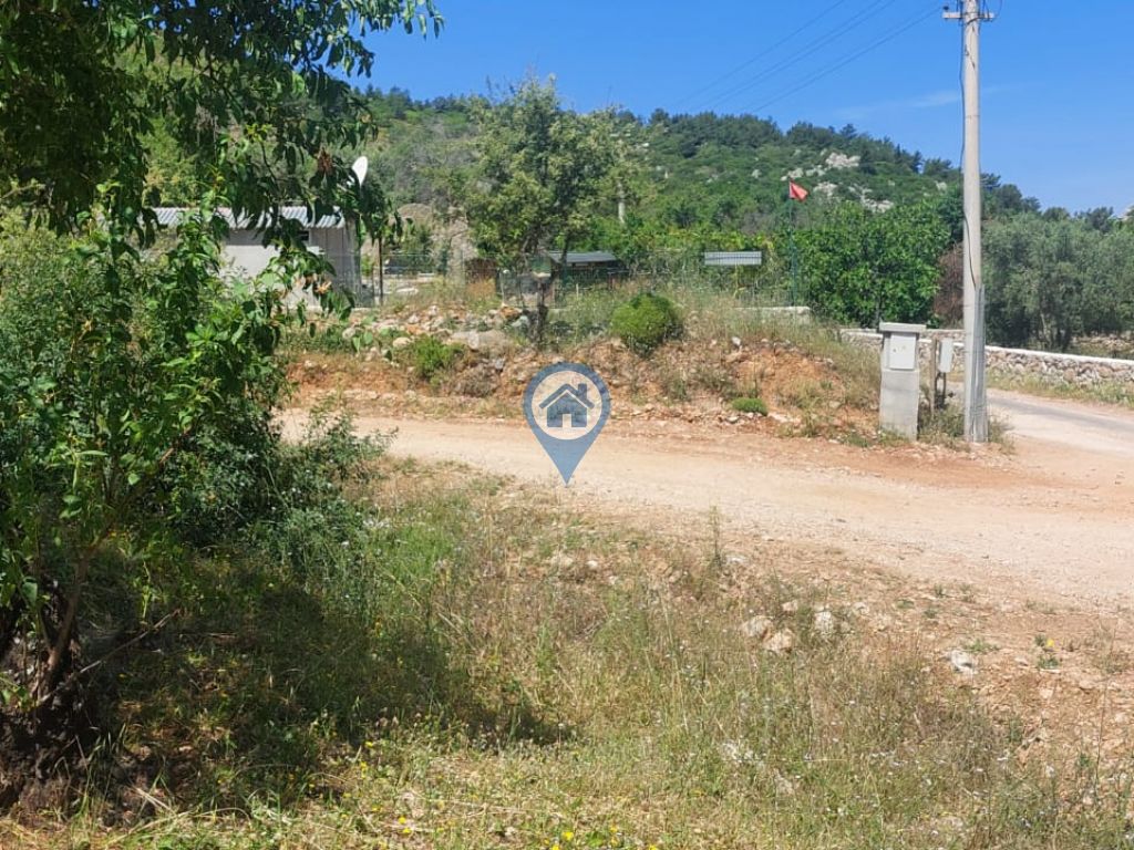 SÖĞÜT BAHÇELI MEVKIINDE 273 M2 KÖŞE KONUM YOL CEPHELI TARLA