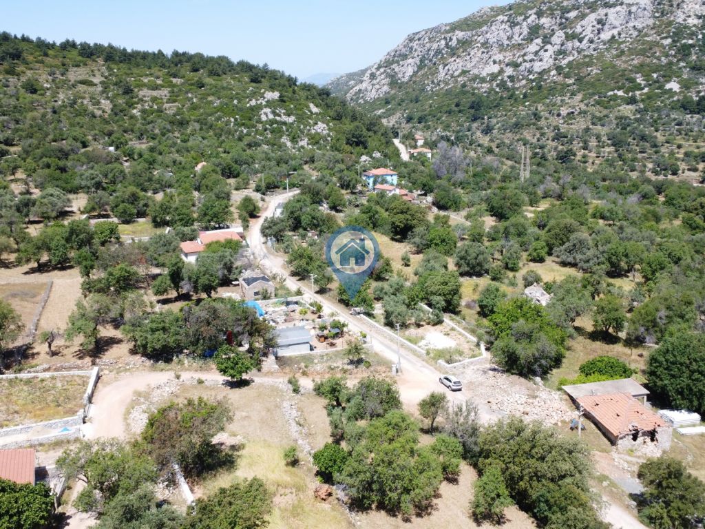 SÖĞÜT BAHÇELI MEVKIINDE 273 M2 KÖŞE KONUM YOL CEPHELI TARLA