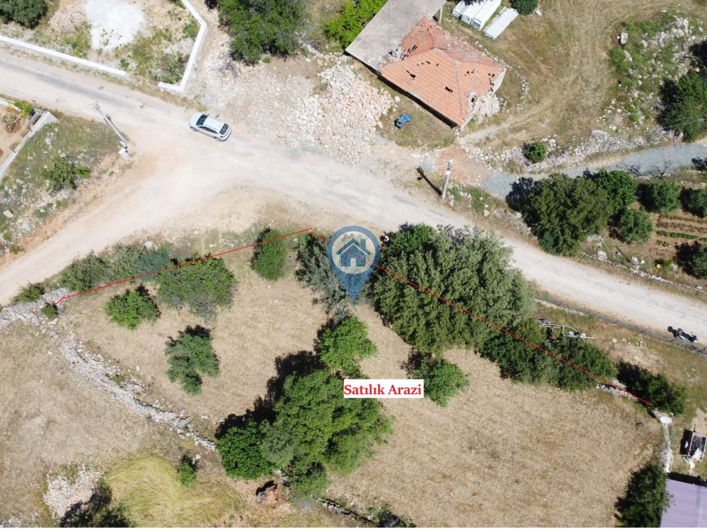 SÖĞÜT BAHÇELI MEVKIINDE 273 M2 KÖŞE KONUM YOL CEPHELI TARLA