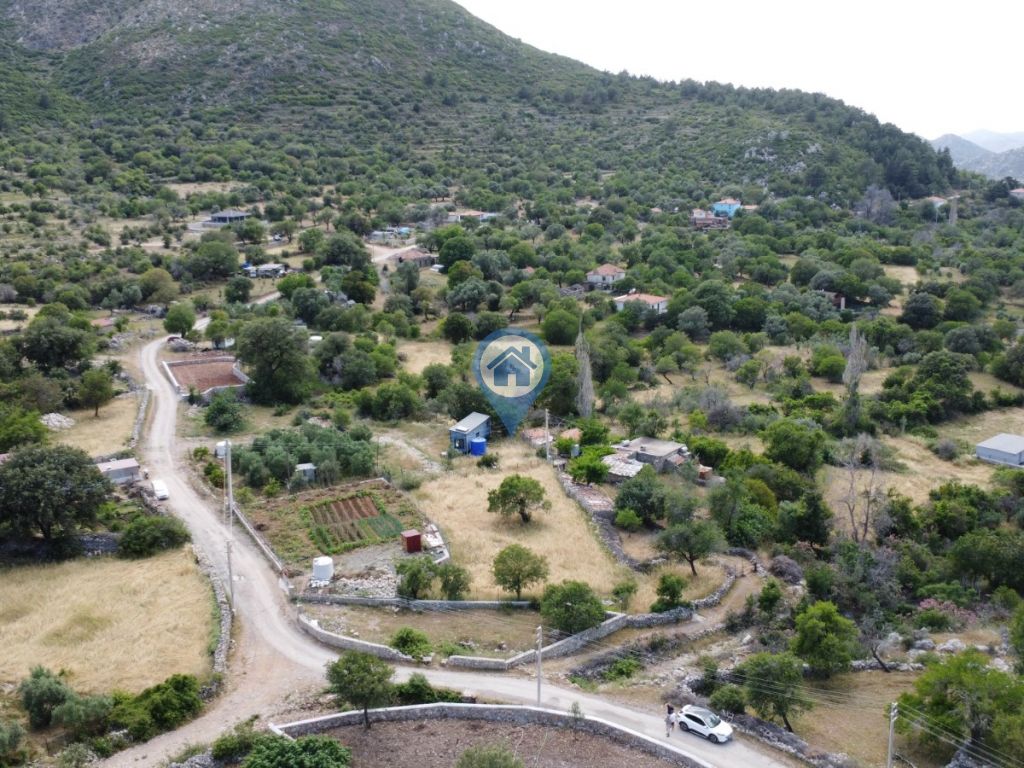 SU GAYRIMENKUL SÖĞÜT BAHÇELIDE KÖŞE KONUM SATILIK TARLA