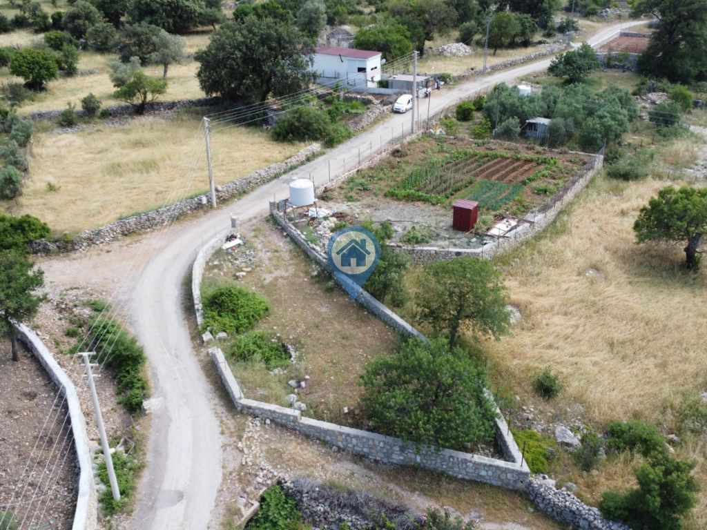 SU GAYRIMENKUL SÖĞÜT BAHÇELIDE KÖŞE KONUM SATILIK TARLA