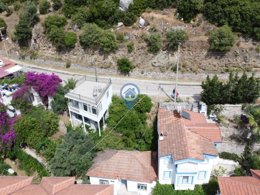 EGENIN İNCISI BOZBURUNDA MÜSTAKIL PARSEL İÇINDE SATILIK EV