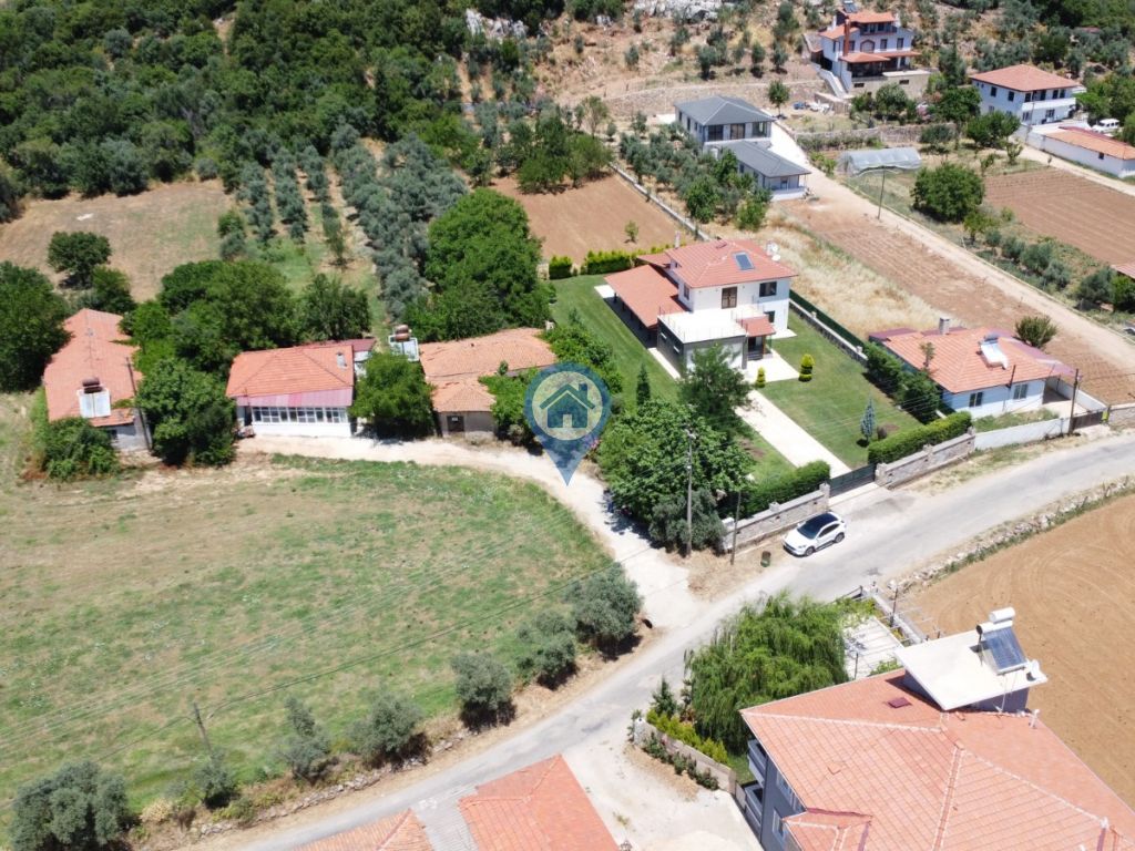 SU GAYRIMENKUL MUĞLA YENICEDE SATILIK EV VE ARSASI