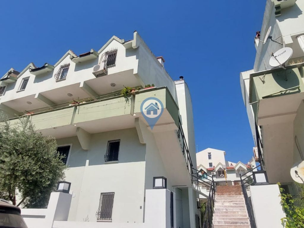 ARMUTALAN 55 TATIL SITESINDE YENILENMIŞ 2+1 SATILIK DAIRE