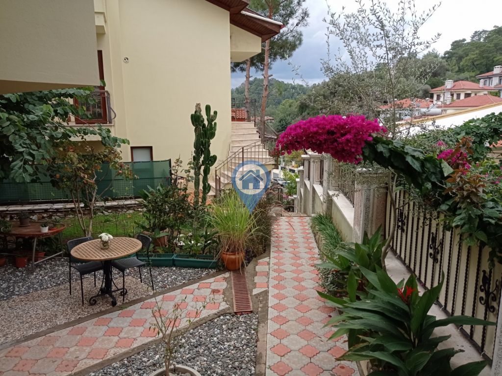 MÜSTAKİL GİRİŞLİ VE GENİŞ BAHÇELİ MASRAFSIZ BAKIMLI 2+1 DUBLEX